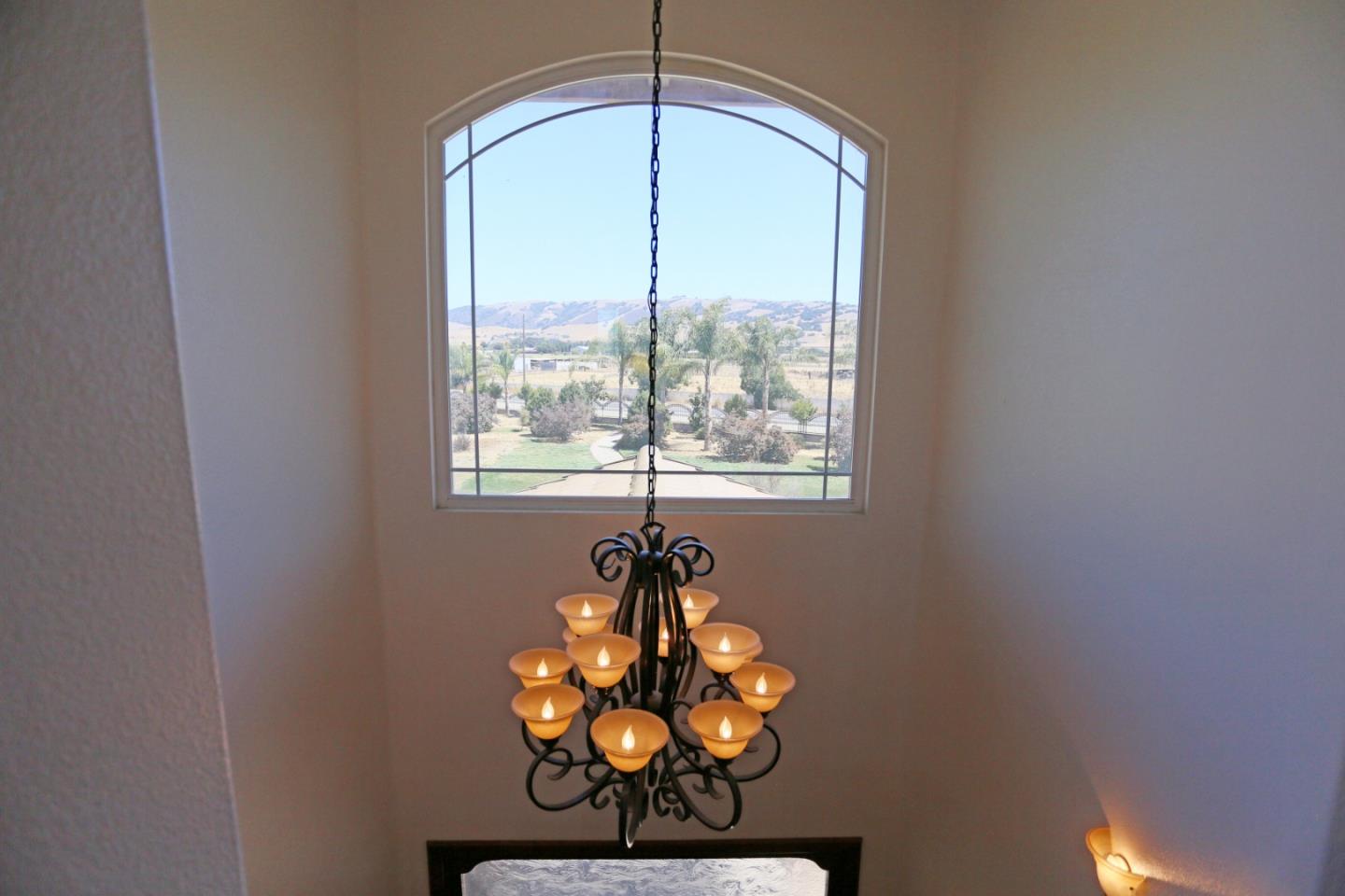 Detail Gallery Image 7 of 87 For 2736 Ferguson Rd, Gilroy,  CA 95020 - 6 Beds | 4/2 Baths