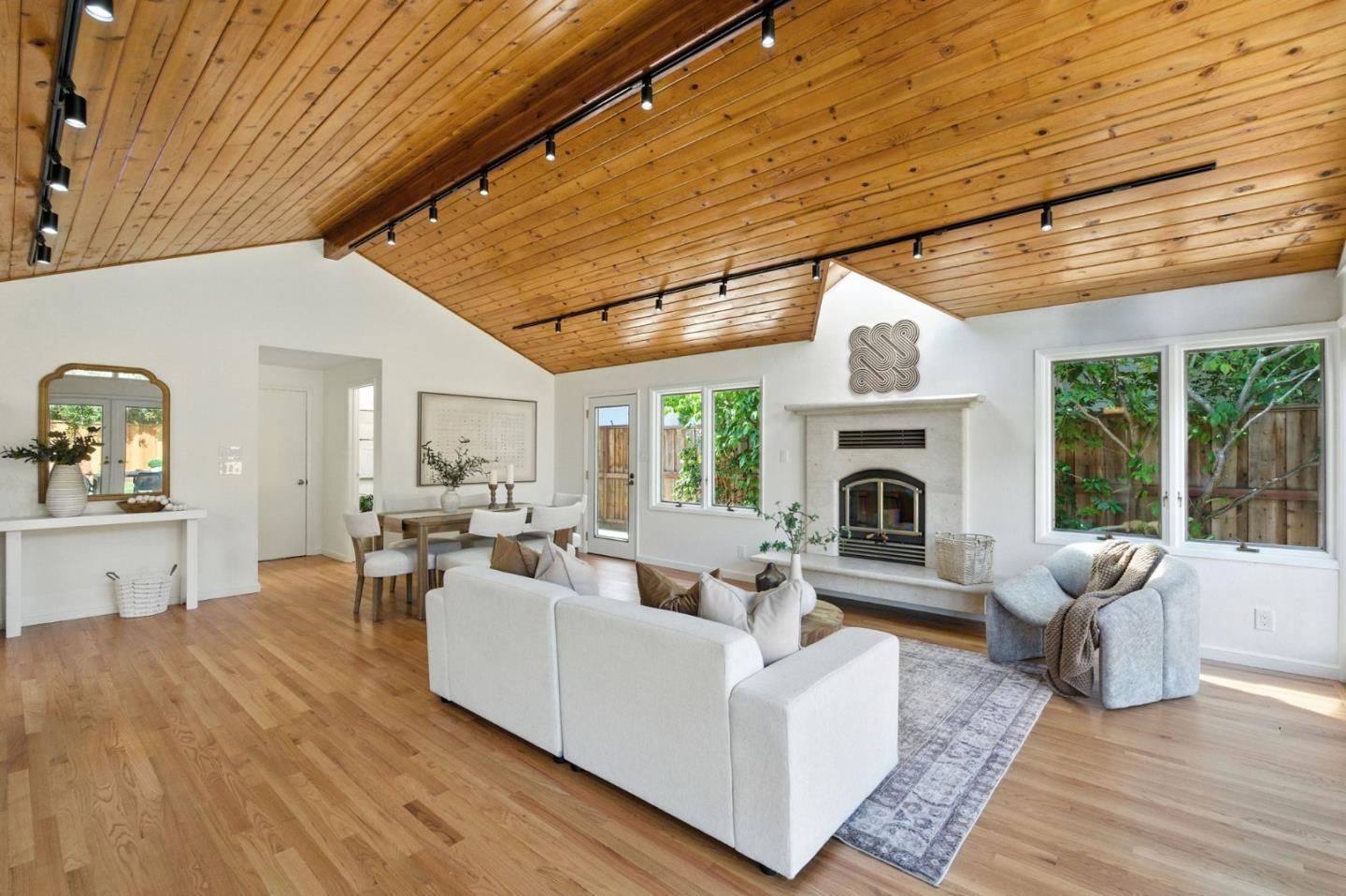 Detail Gallery Image 10 of 48 For 4244 Los Palos Pl, Palo Alto,  CA 94306 - 4 Beds | 3 Baths