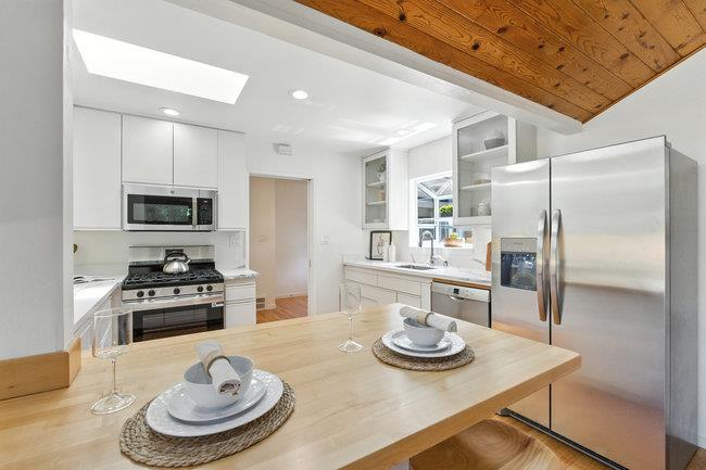 Detail Gallery Image 15 of 48 For 4244 Los Palos Pl, Palo Alto,  CA 94306 - 4 Beds | 3 Baths