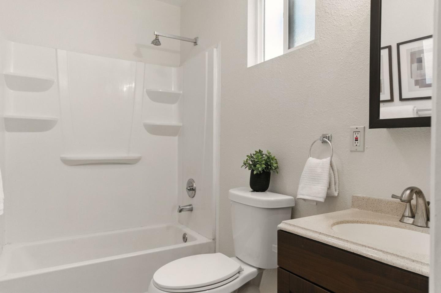 Detail Gallery Image 15 of 37 For 1915 West St, Oakland,  CA 94612 - – Beds | – Baths