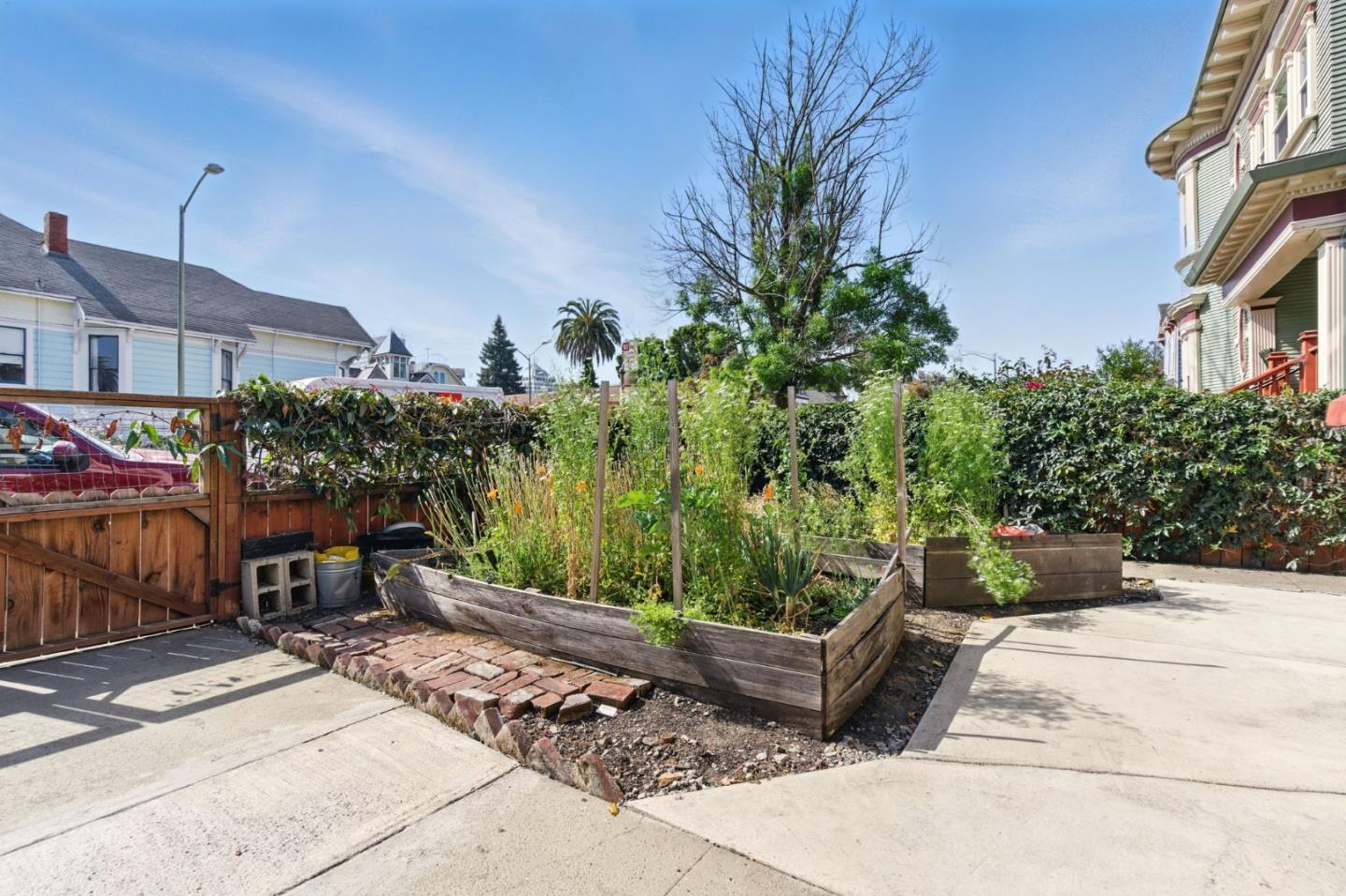 Detail Gallery Image 3 of 37 For 1915 West St, Oakland,  CA 94612 - – Beds | – Baths