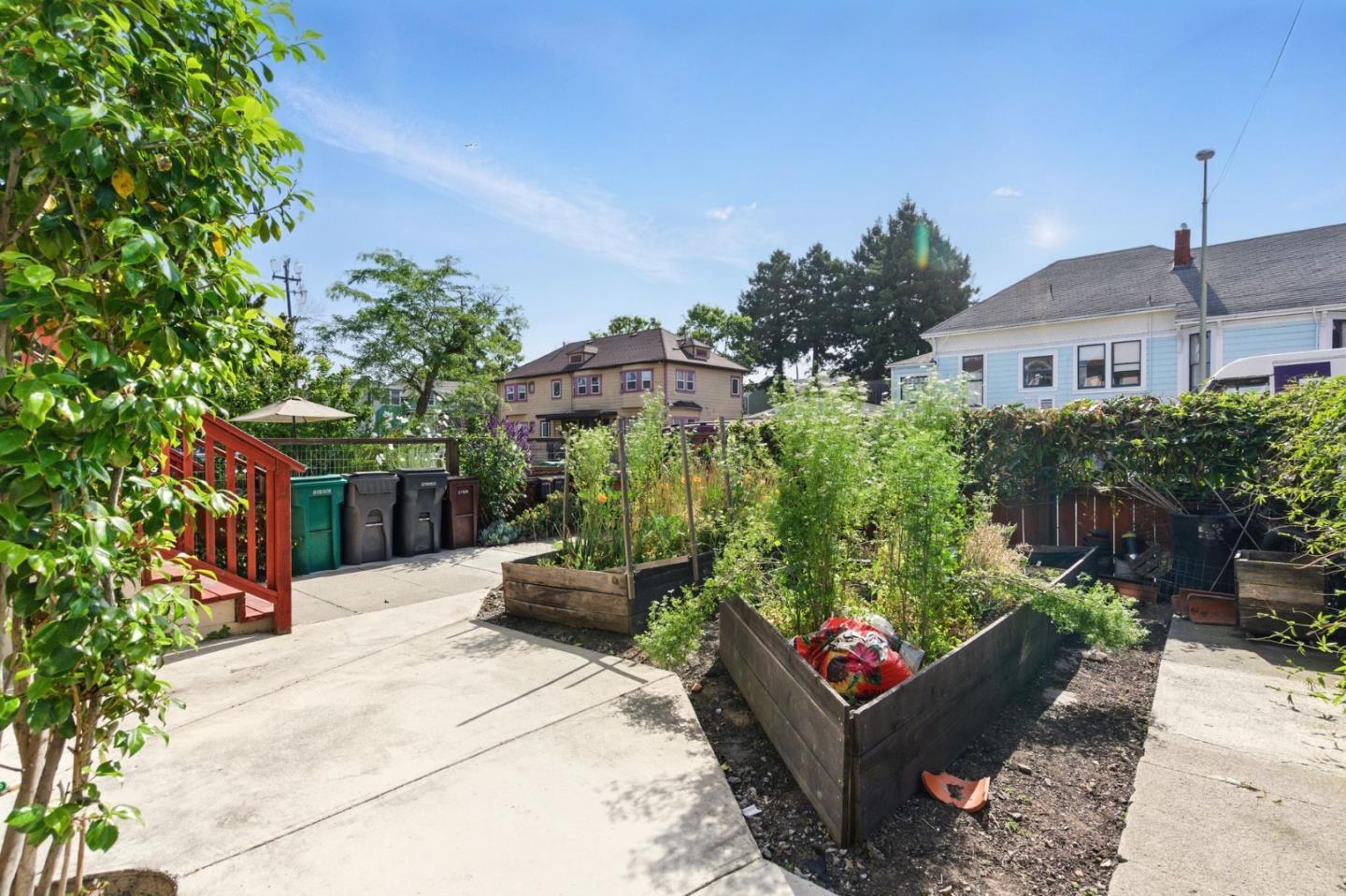 Detail Gallery Image 4 of 37 For 1915 West St, Oakland,  CA 94612 - – Beds | – Baths