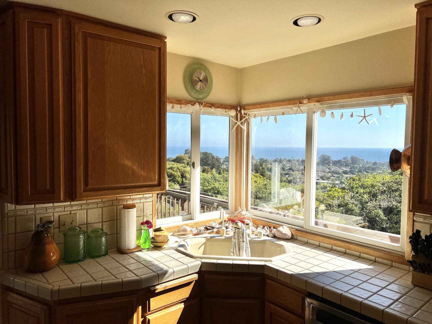 Detail Gallery Image 8 of 18 For 7104 Viewpoint Rd, Aptos,  CA 95003 - 4 Beds | 3 Baths