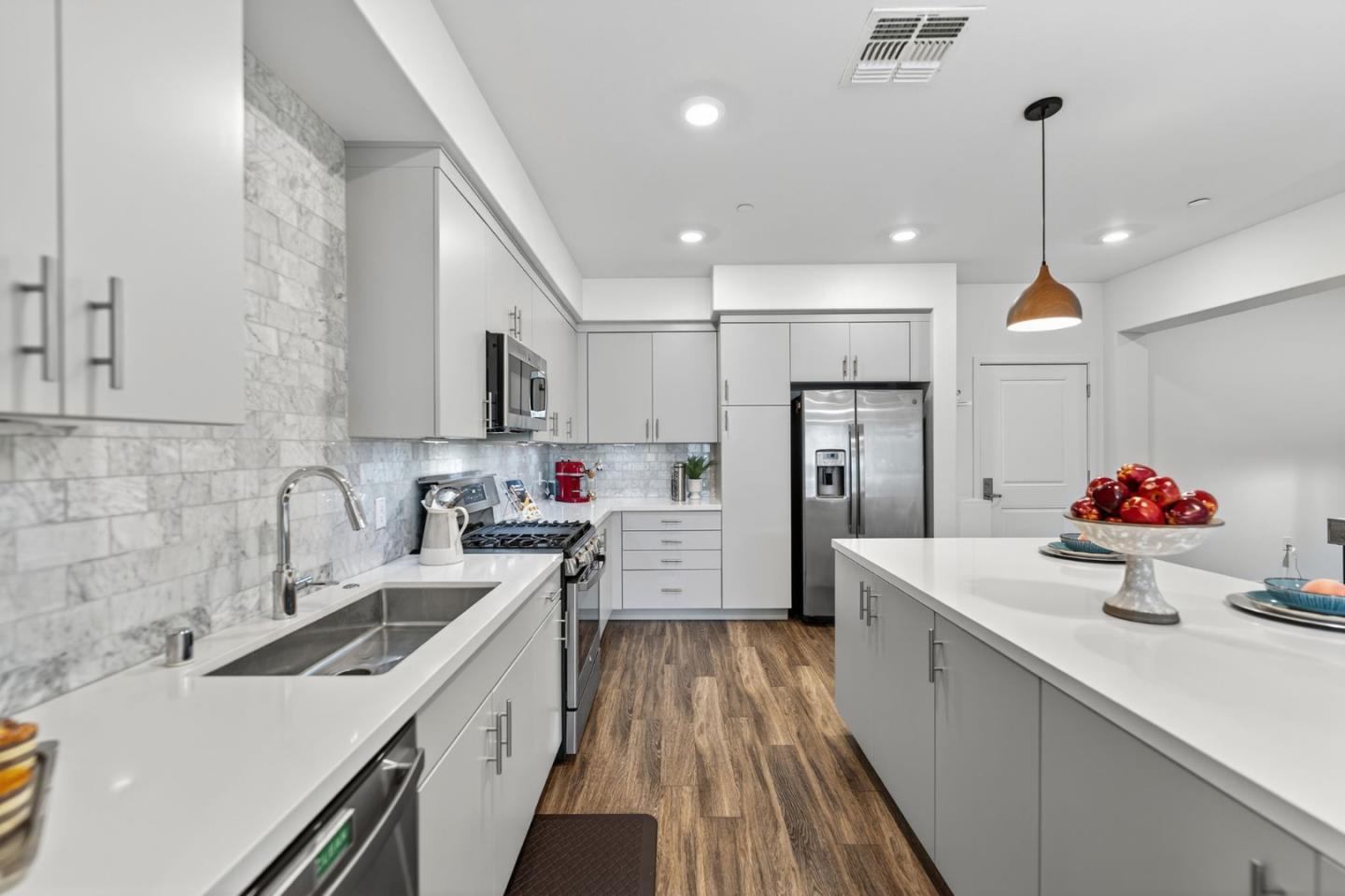 Detail Gallery Image 9 of 71 For 5925 Charlotte Dr #408,  San Jose,  CA 95123 - 3 Beds | 2 Baths