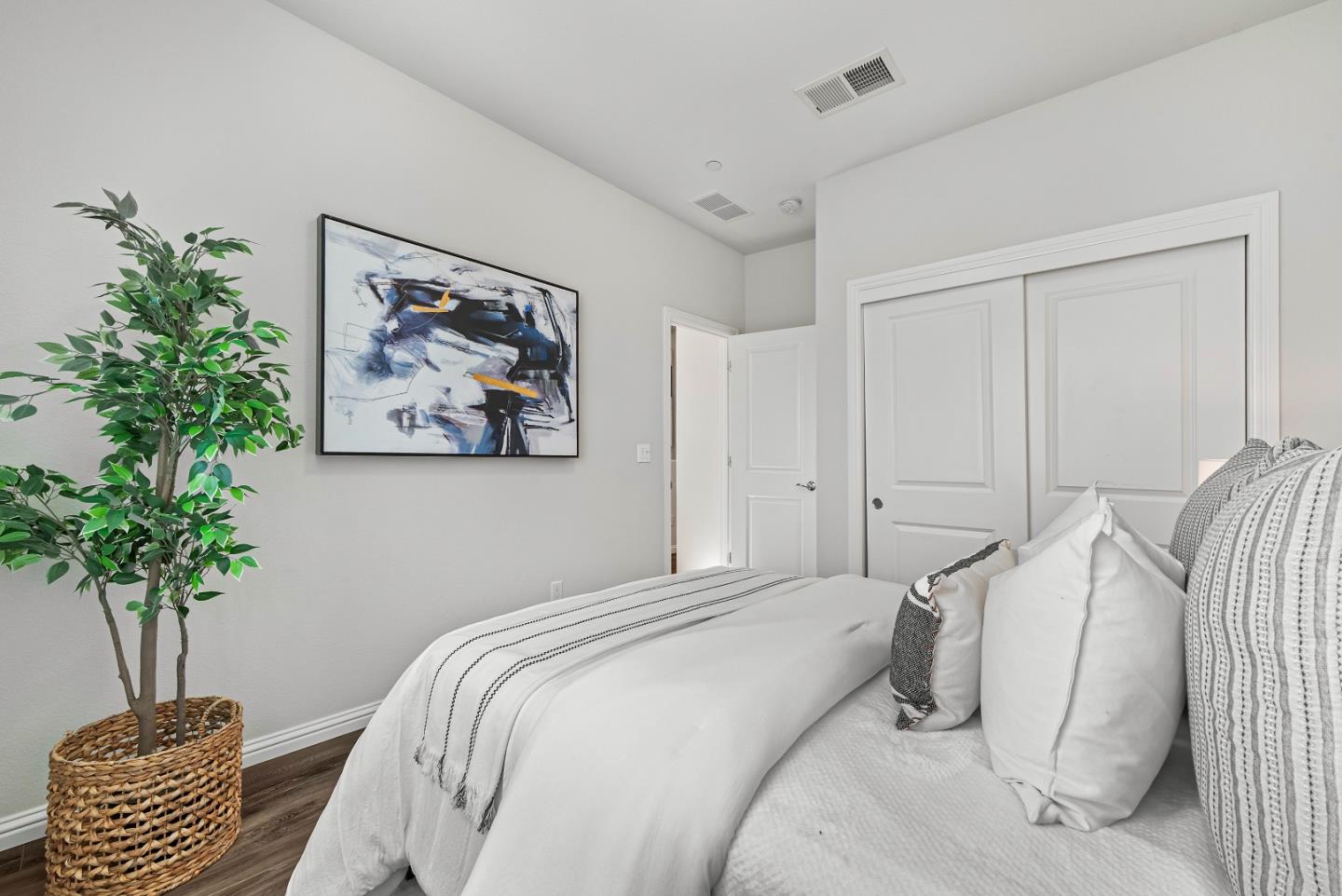 Detail Gallery Image 17 of 54 For 559 Apricot Way, San Jose,  CA 95133 - 4 Beds | 4 Baths