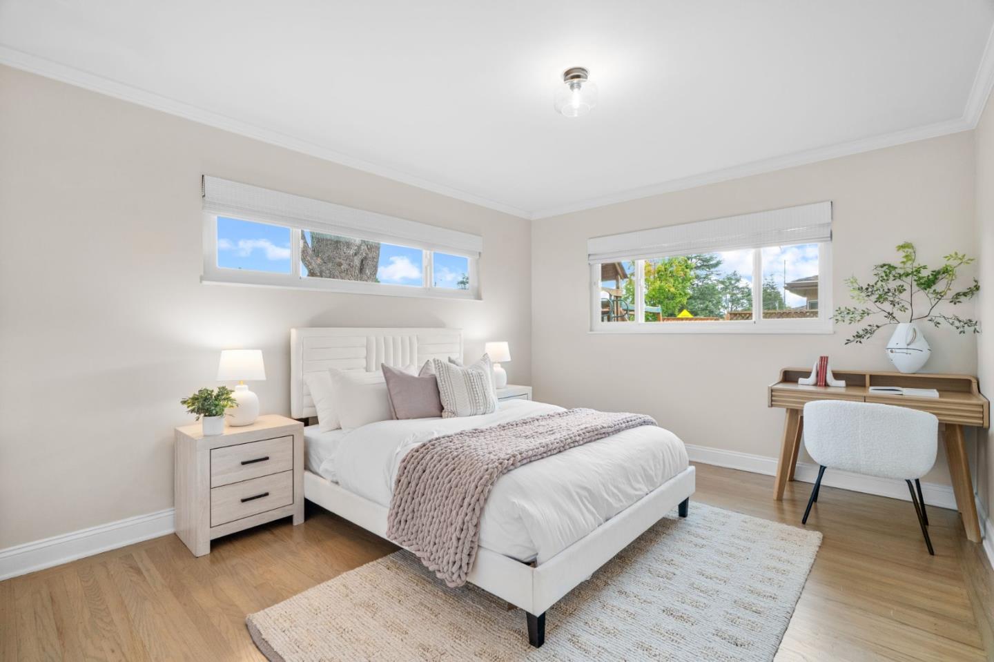 Detail Gallery Image 13 of 34 For 1709 Peartree Ln, Mountain View,  CA 94040 - 4 Beds | 3 Baths