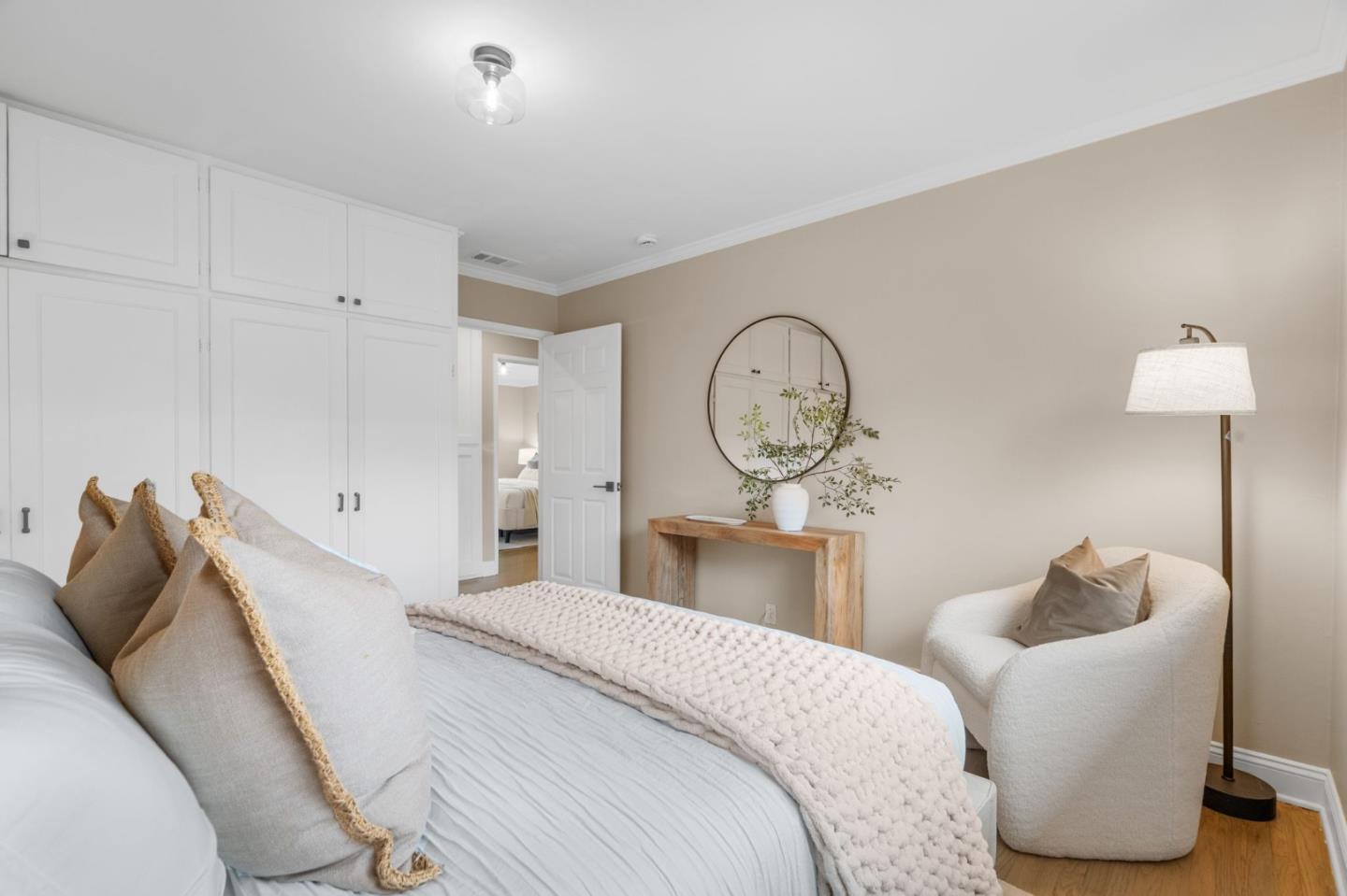 Detail Gallery Image 16 of 34 For 1709 Peartree Ln, Mountain View,  CA 94040 - 4 Beds | 3 Baths