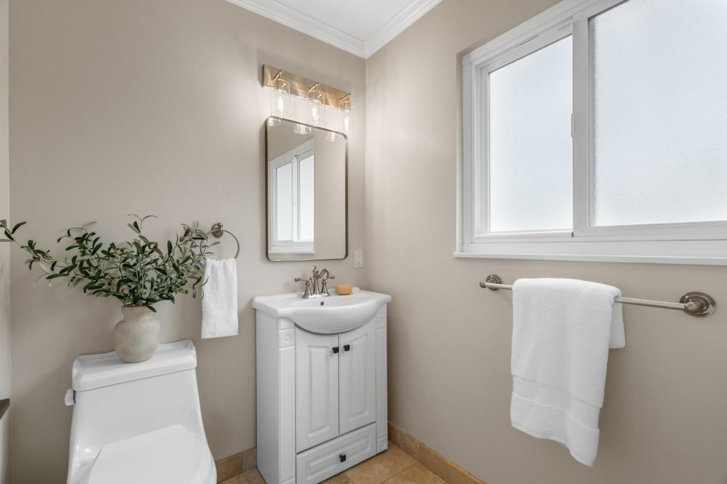 Detail Gallery Image 22 of 34 For 1709 Peartree Ln, Mountain View,  CA 94040 - 4 Beds | 3 Baths