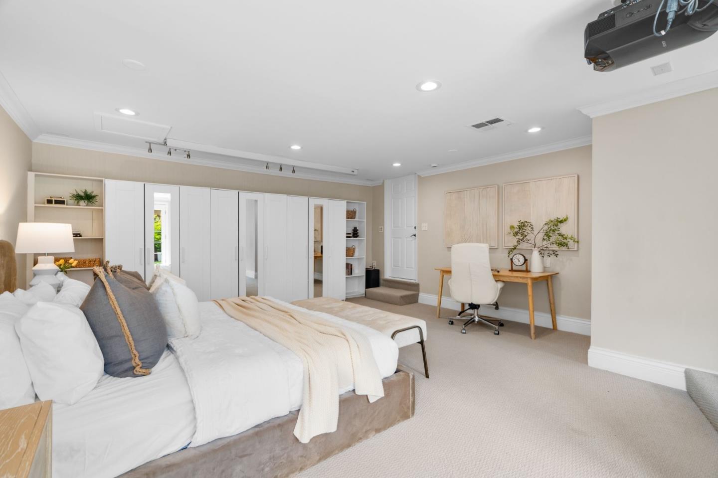 Detail Gallery Image 24 of 34 For 1709 Peartree Ln, Mountain View,  CA 94040 - 4 Beds | 3 Baths
