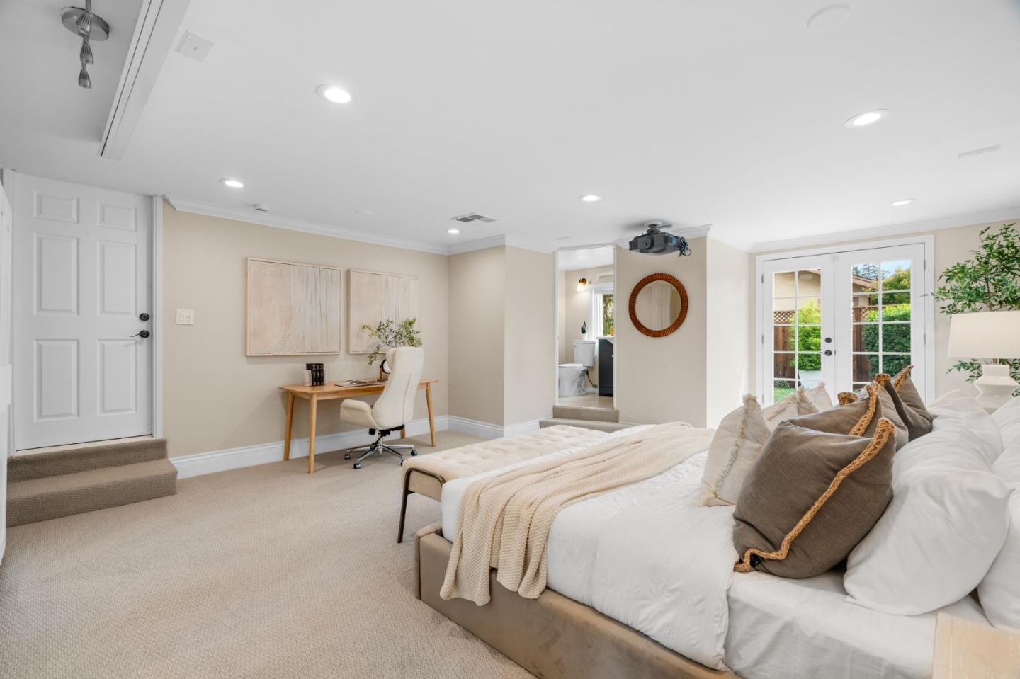 Detail Gallery Image 25 of 34 For 1709 Peartree Ln, Mountain View,  CA 94040 - 4 Beds | 3 Baths