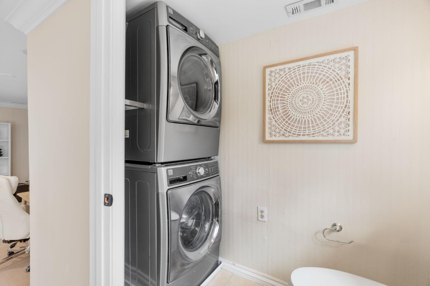 Detail Gallery Image 27 of 34 For 1709 Peartree Ln, Mountain View,  CA 94040 - 4 Beds | 3 Baths