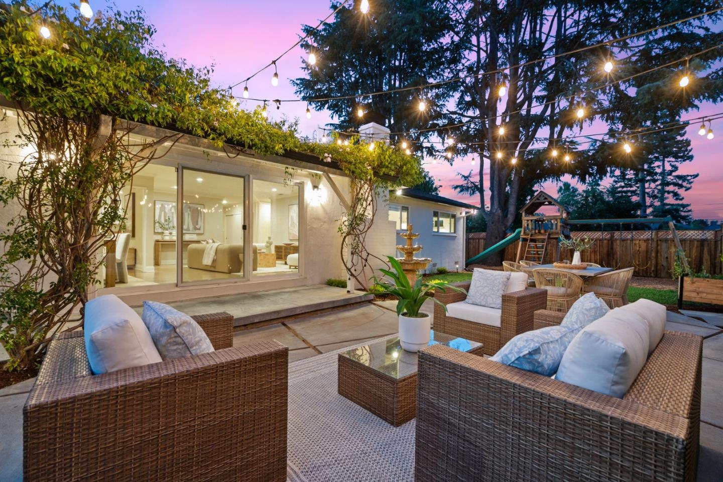 Detail Gallery Image 28 of 34 For 1709 Peartree Ln, Mountain View,  CA 94040 - 4 Beds | 3 Baths