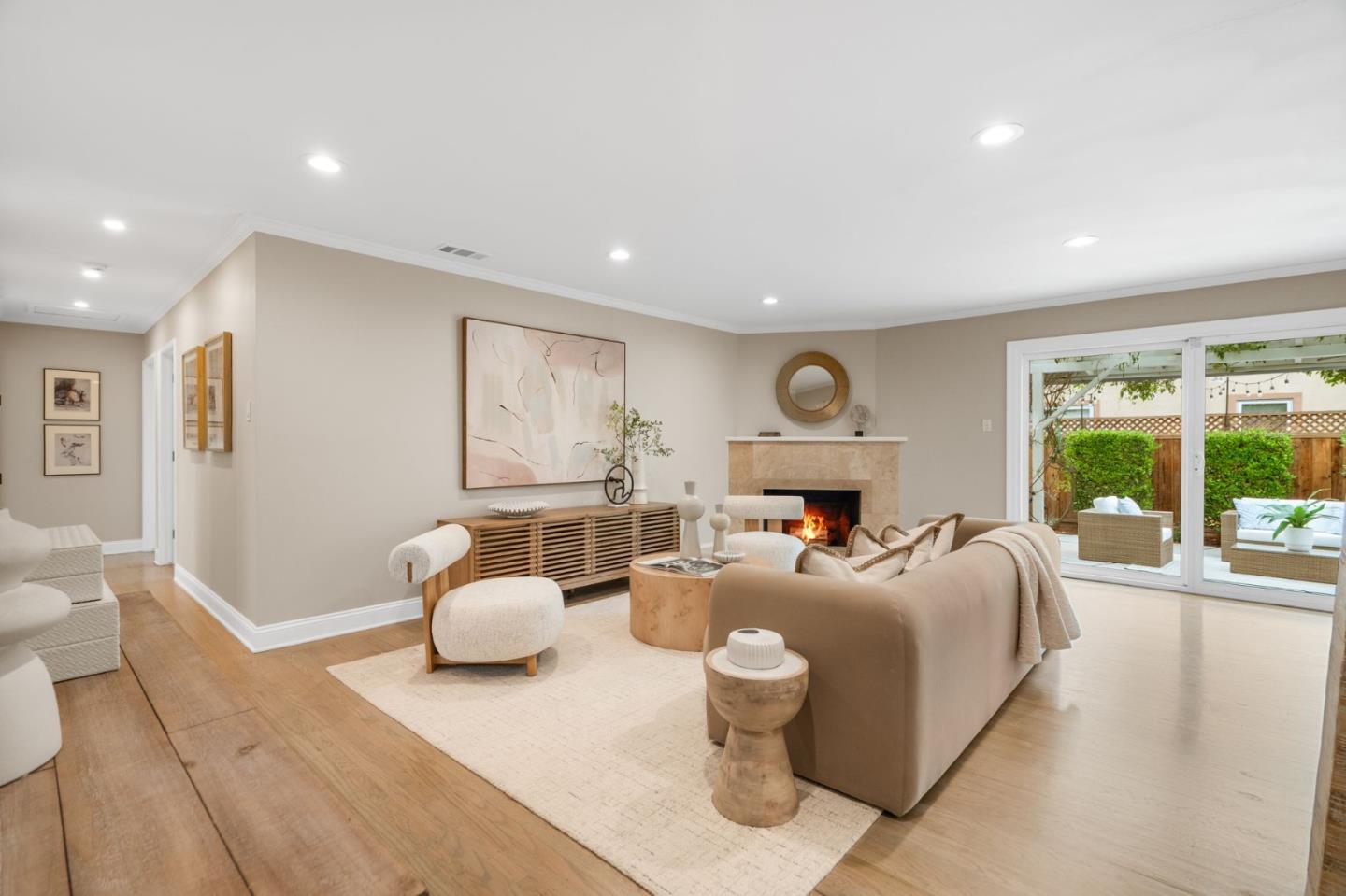 Detail Gallery Image 4 of 34 For 1709 Peartree Ln, Mountain View,  CA 94040 - 4 Beds | 3 Baths