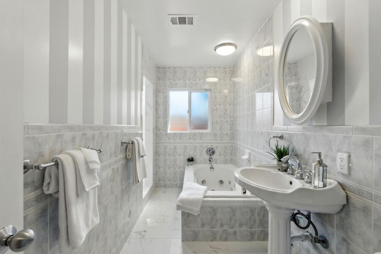 Detail Gallery Image 10 of 29 For 2273 Dumbarton Ave, East Palo Alto,  CA 94303 - 4 Beds | 2 Baths