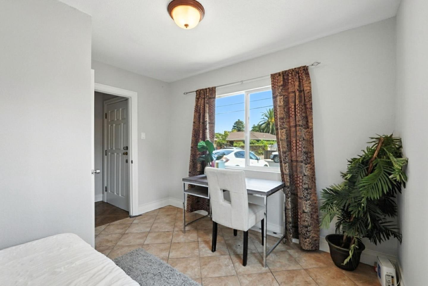 Detail Gallery Image 14 of 29 For 2273 Dumbarton Ave, East Palo Alto,  CA 94303 - 4 Beds | 2 Baths