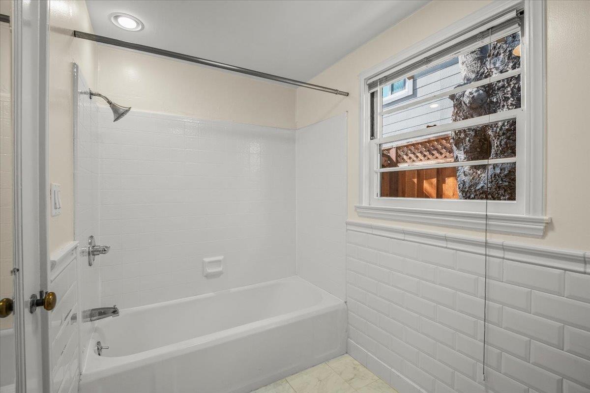 Detail Gallery Image 16 of 25 For 637 Channing Ave, Palo Alto,  CA 94301 - 2 Beds | 2 Baths