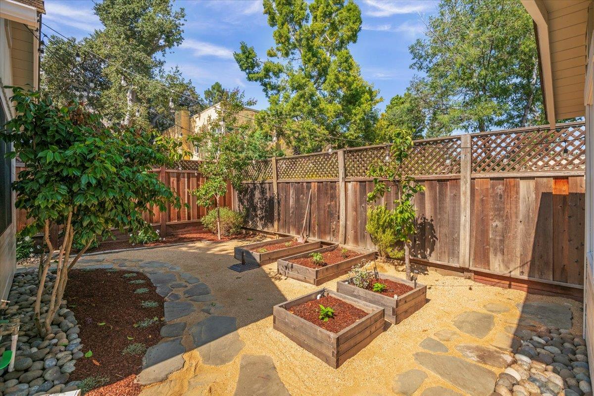 Detail Gallery Image 24 of 25 For 637 Channing Ave, Palo Alto,  CA 94301 - 2 Beds | 2 Baths