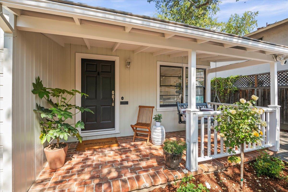 Detail Gallery Image 4 of 25 For 637 Channing Ave, Palo Alto,  CA 94301 - 2 Beds | 2 Baths
