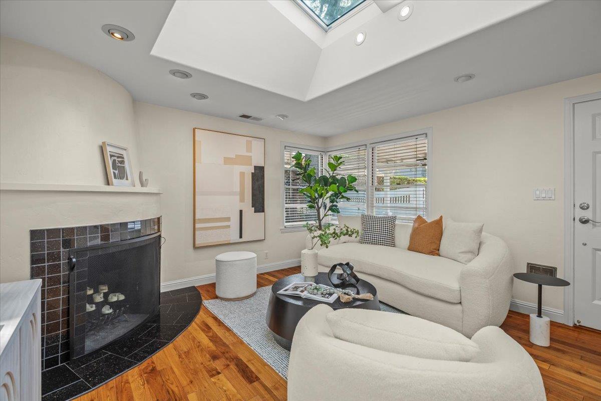 Detail Gallery Image 6 of 25 For 637 Channing Ave, Palo Alto,  CA 94301 - 2 Beds | 2 Baths