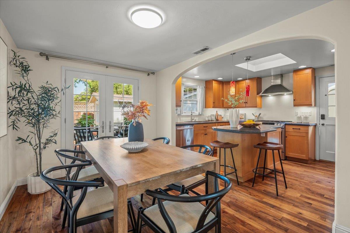 Detail Gallery Image 7 of 25 For 637 Channing Ave, Palo Alto,  CA 94301 - 2 Beds | 2 Baths
