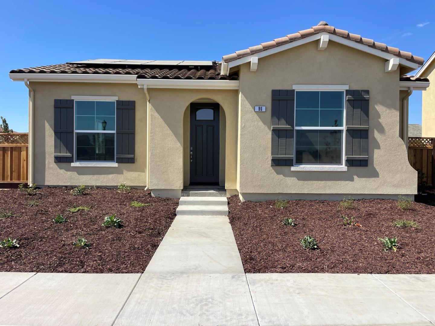 Detail Gallery Image 2 of 7 For 96 Boston Ln, King City,  CA 93930 - 4 Beds | 2 Baths