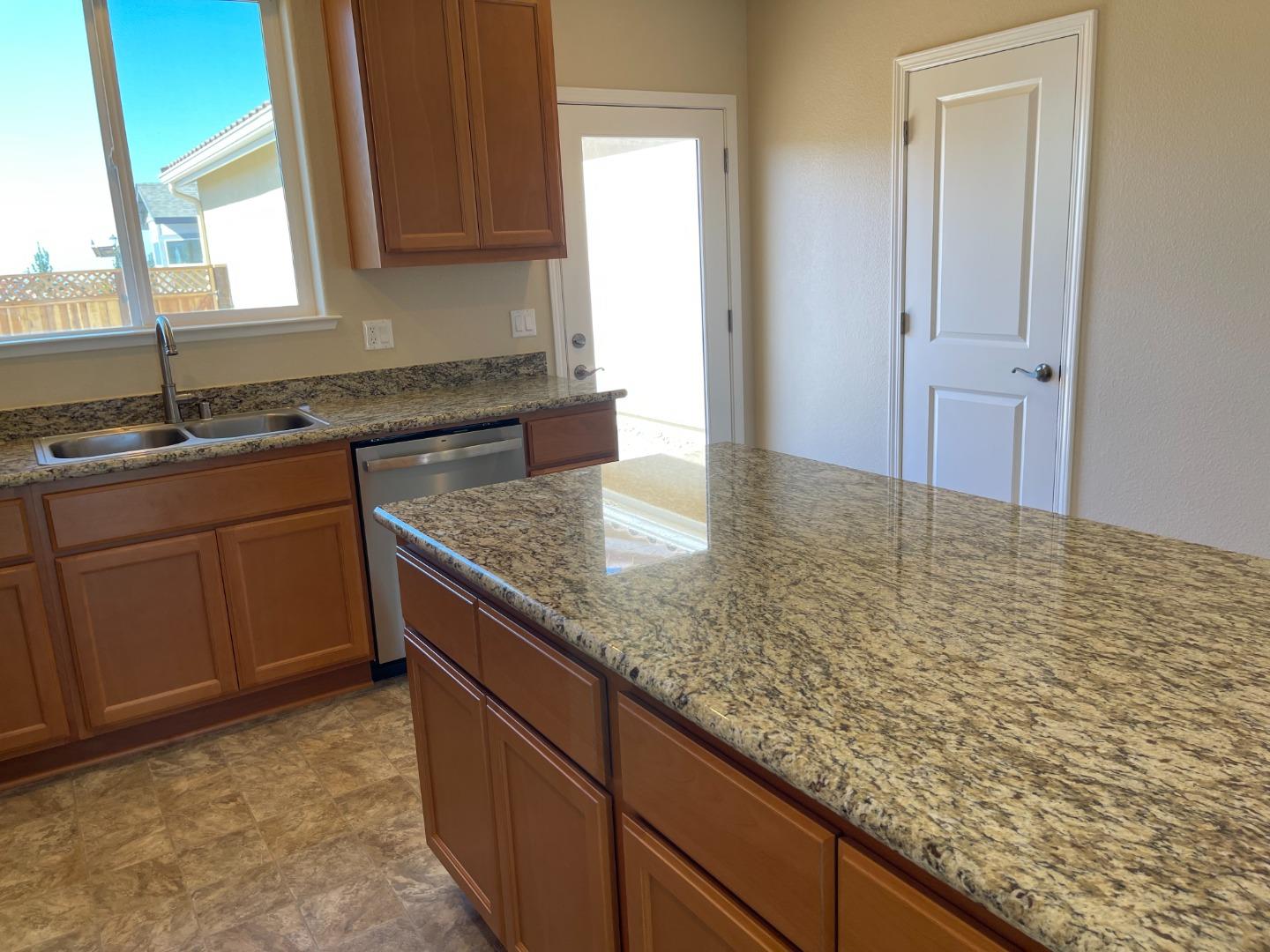 Detail Gallery Image 3 of 7 For 96 Boston Ln, King City,  CA 93930 - 4 Beds | 2 Baths