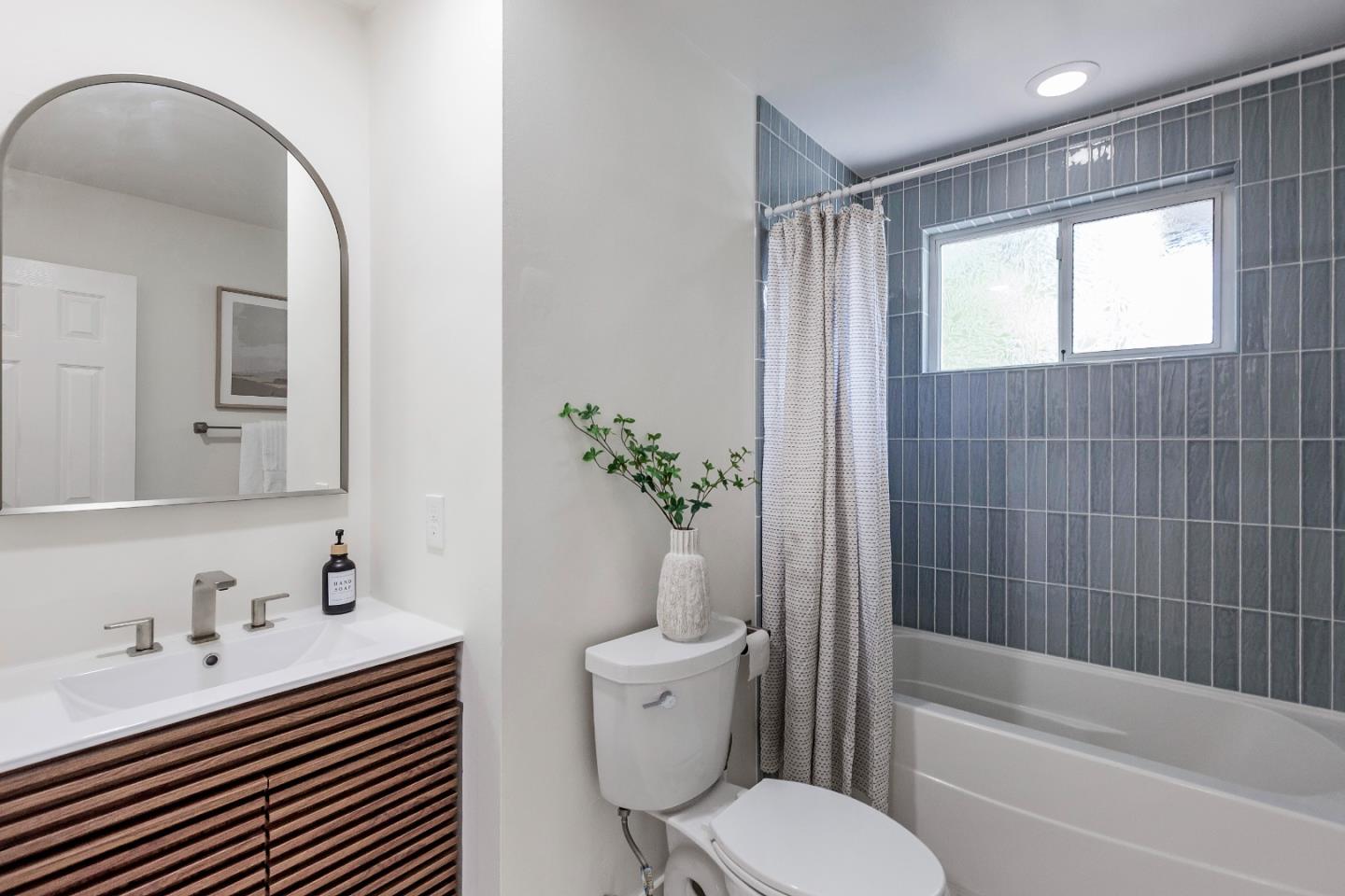 Detail Gallery Image 26 of 31 For 2209 Casa Mia Dr, San Jose,  CA 95124 - 4 Beds | 3 Baths