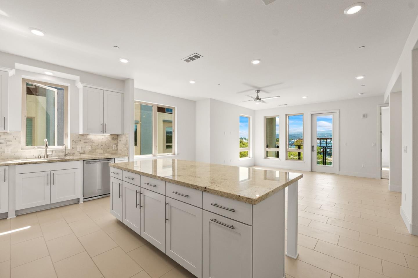 Detail Gallery Image 11 of 51 For 718 Eppleton Ln #303,  Foster City,  CA 94404 - 3 Beds | 2 Baths