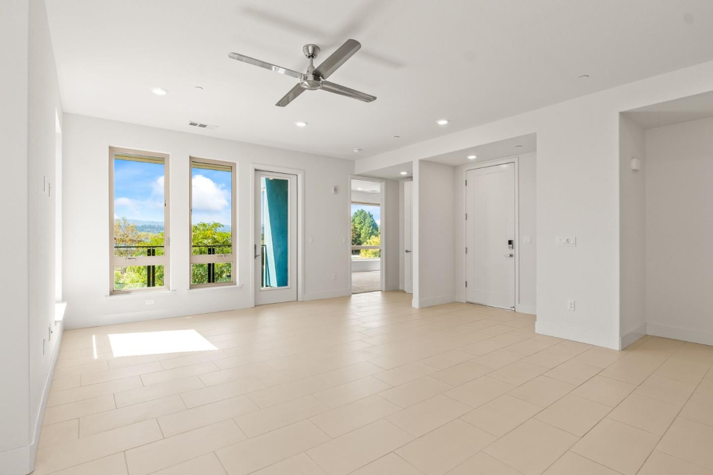Detail Gallery Image 13 of 51 For 718 Eppleton Ln #303,  Foster City,  CA 94404 - 3 Beds | 2 Baths