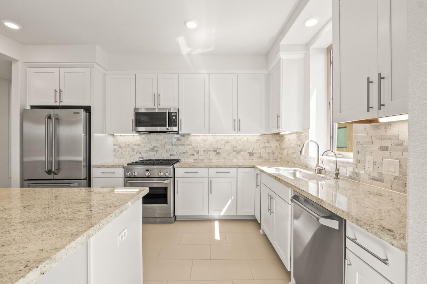 Detail Gallery Image 9 of 51 For 718 Eppleton Ln #303,  Foster City,  CA 94404 - 3 Beds | 2 Baths