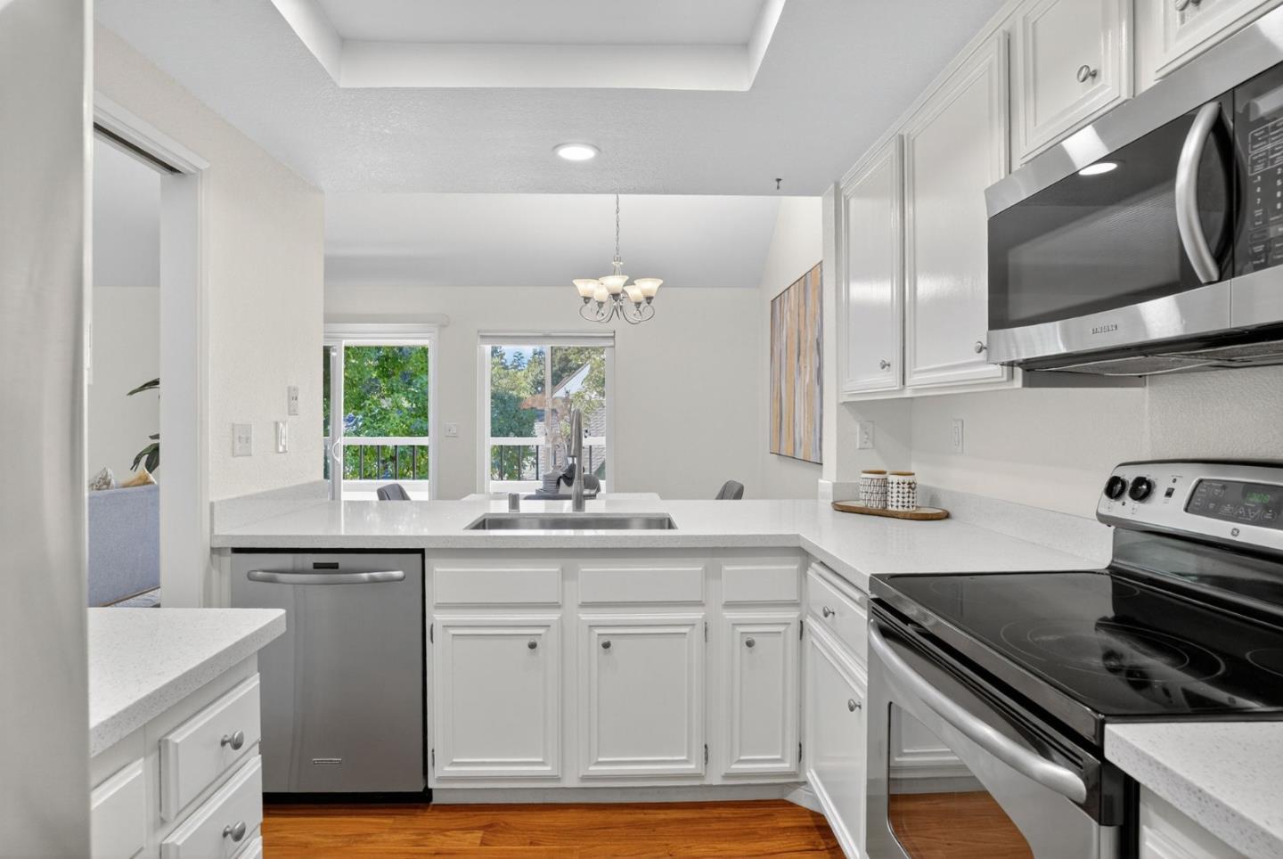 Detail Gallery Image 9 of 37 For 1874 Huxley Ct, San Jose,  CA 95125 - 2 Beds | 2 Baths