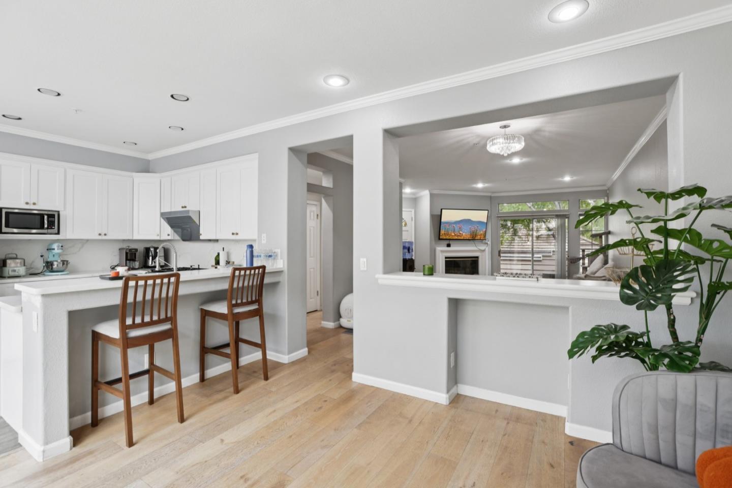 Detail Gallery Image 11 of 35 For 1172 La Rochelle Ter #B,  Sunnyvale,  CA 94089 - 3 Beds | 2/1 Baths