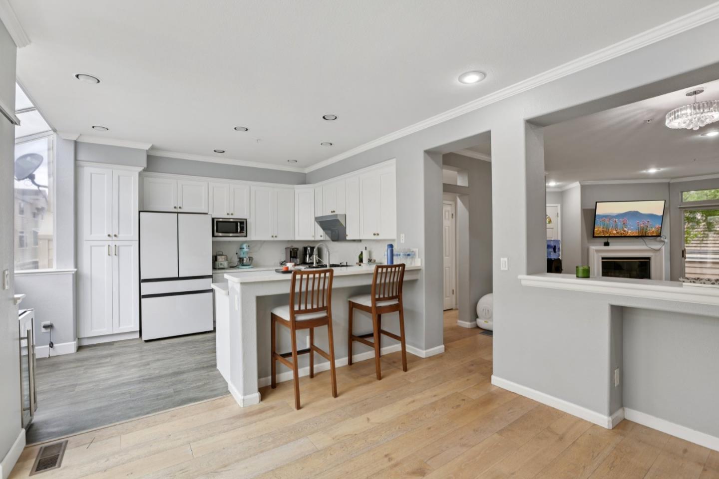 Detail Gallery Image 12 of 35 For 1172 La Rochelle Ter #B,  Sunnyvale,  CA 94089 - 3 Beds | 2/1 Baths