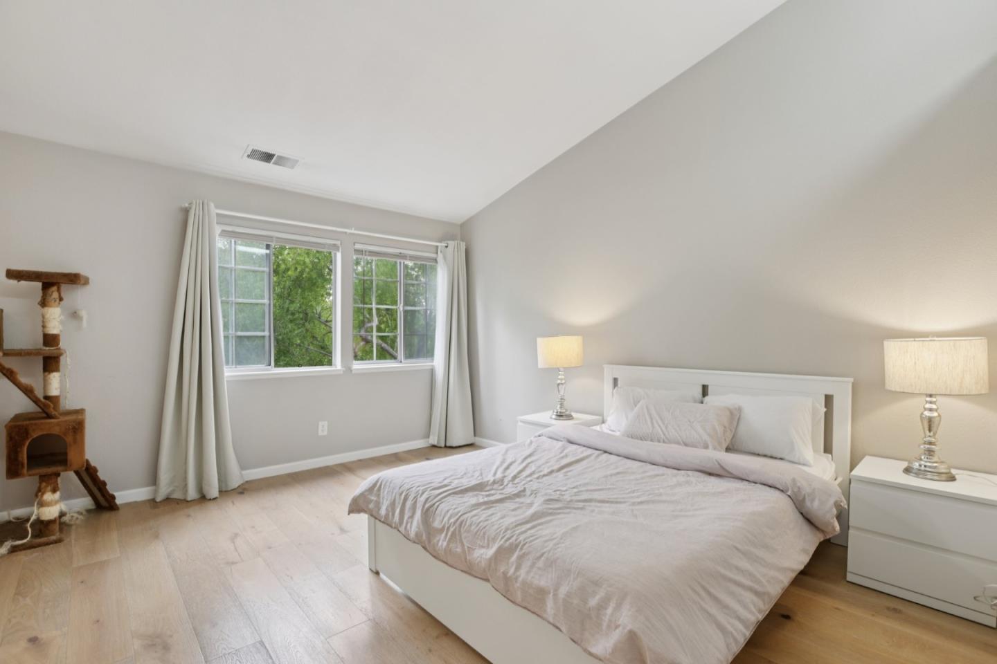 Detail Gallery Image 15 of 35 For 1172 La Rochelle Ter #B,  Sunnyvale,  CA 94089 - 3 Beds | 2/1 Baths