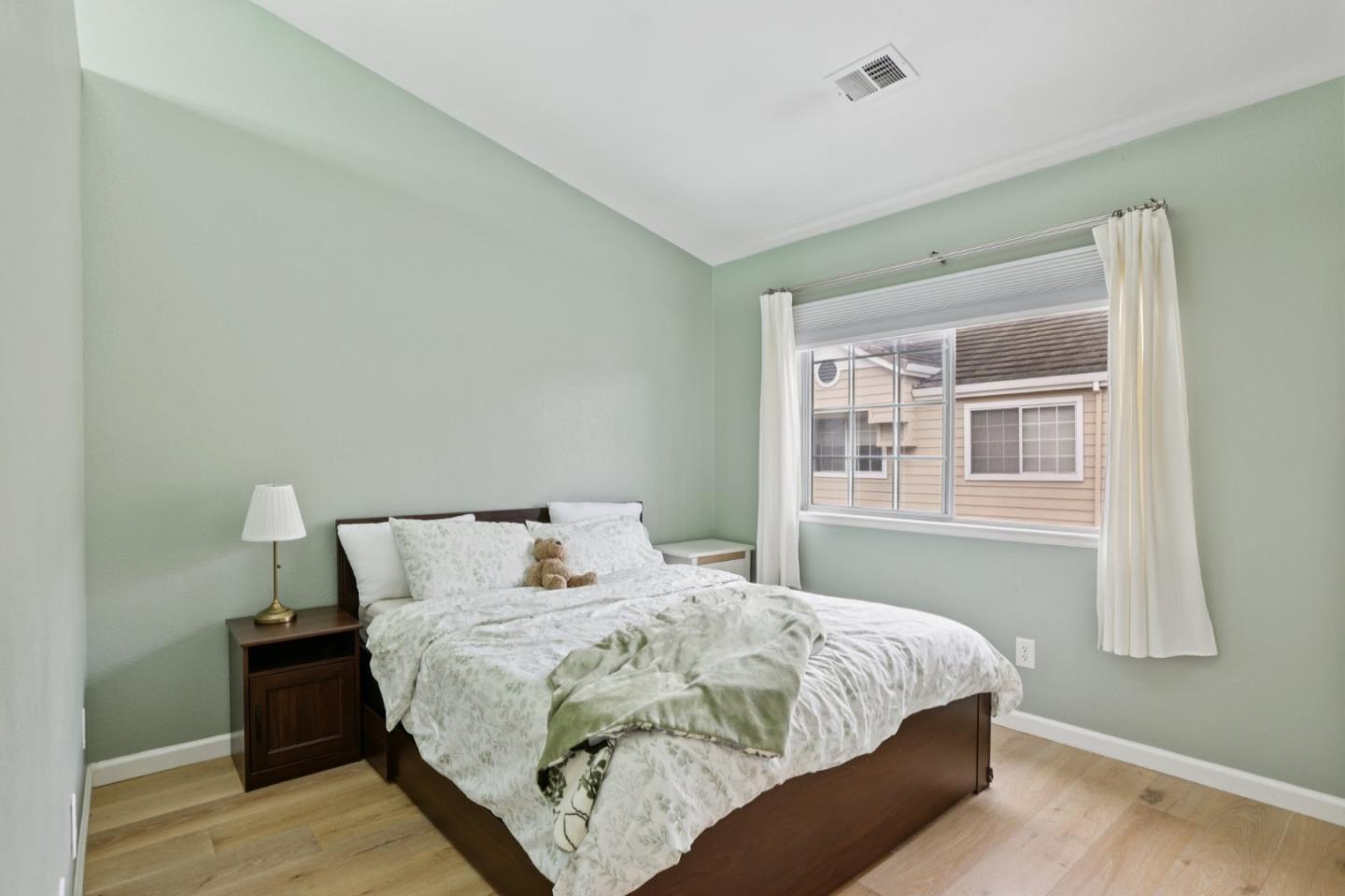 Detail Gallery Image 19 of 35 For 1172 La Rochelle Ter #B,  Sunnyvale,  CA 94089 - 3 Beds | 2/1 Baths