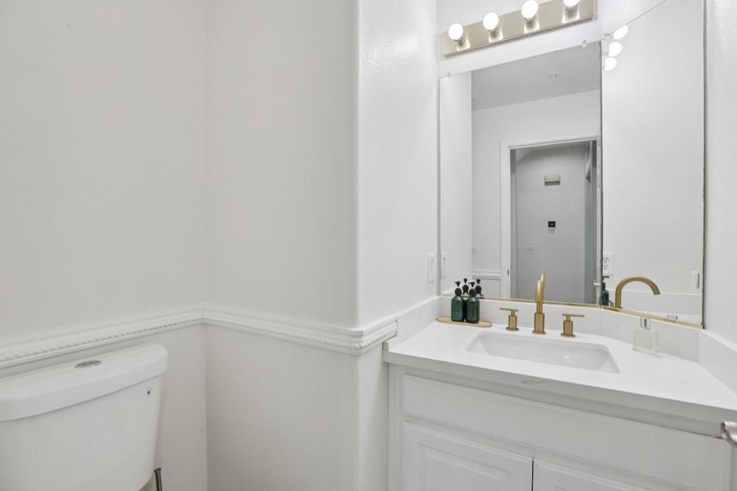Detail Gallery Image 23 of 35 For 1172 La Rochelle Ter #B,  Sunnyvale,  CA 94089 - 3 Beds | 2/1 Baths
