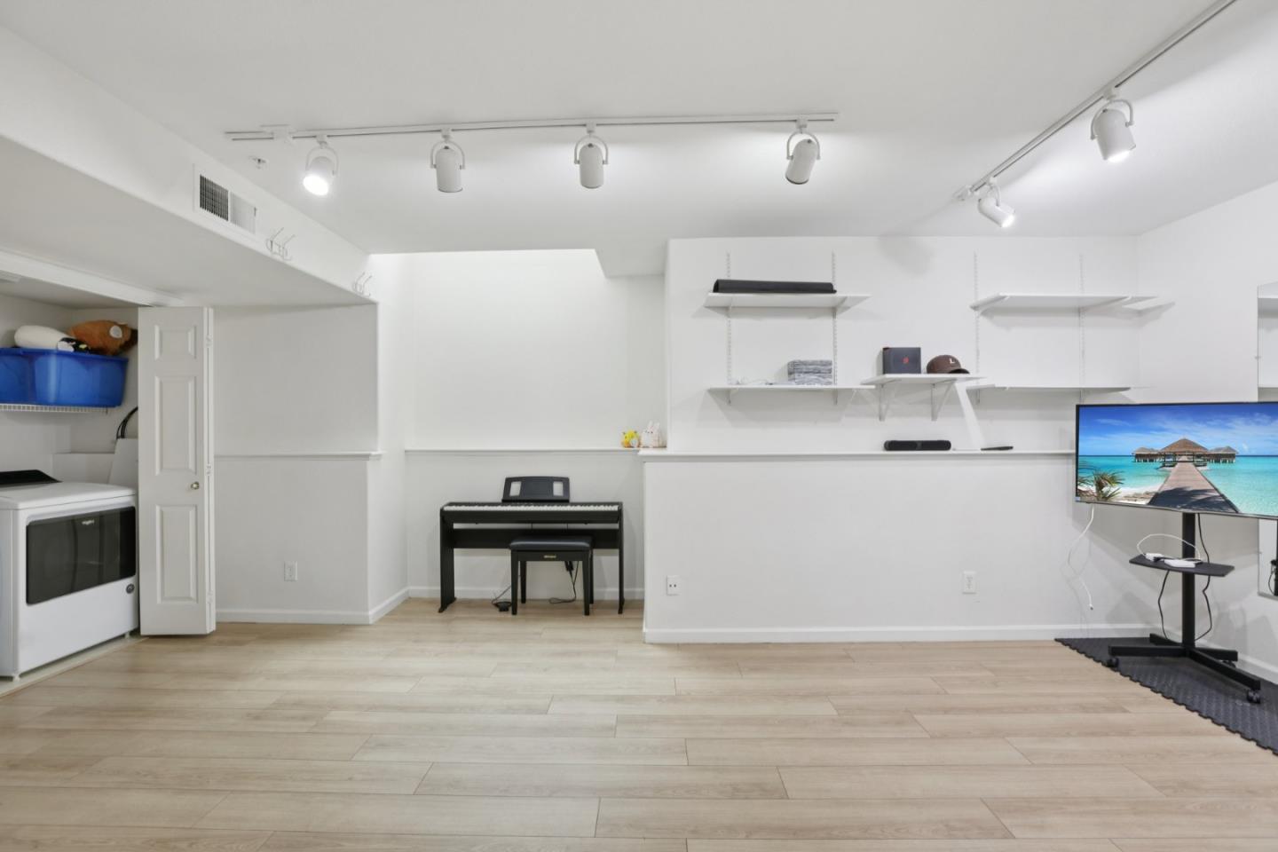 Detail Gallery Image 24 of 35 For 1172 La Rochelle Ter #B,  Sunnyvale,  CA 94089 - 3 Beds | 2/1 Baths