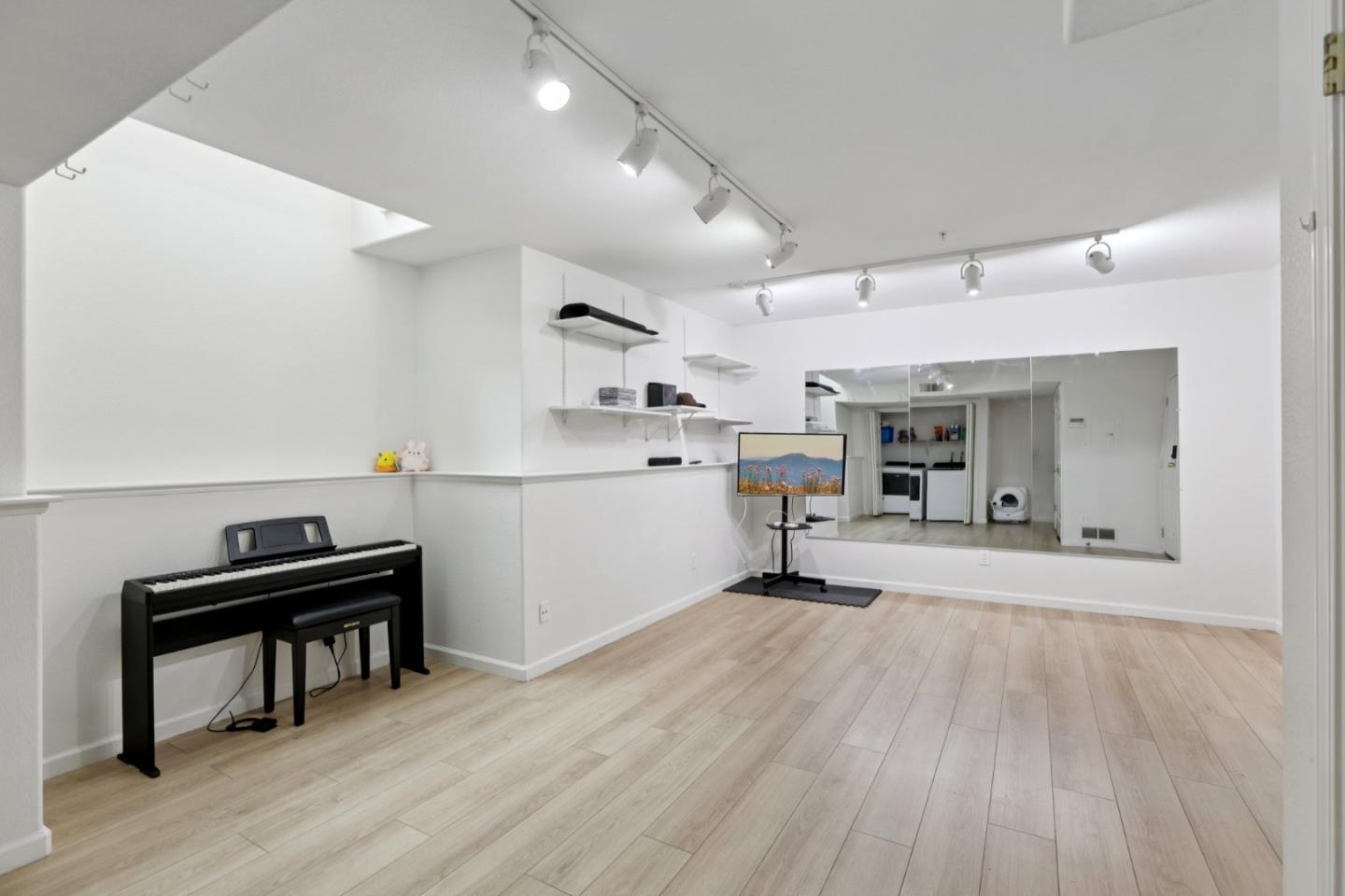 Detail Gallery Image 25 of 35 For 1172 La Rochelle Ter #B,  Sunnyvale,  CA 94089 - 3 Beds | 2/1 Baths