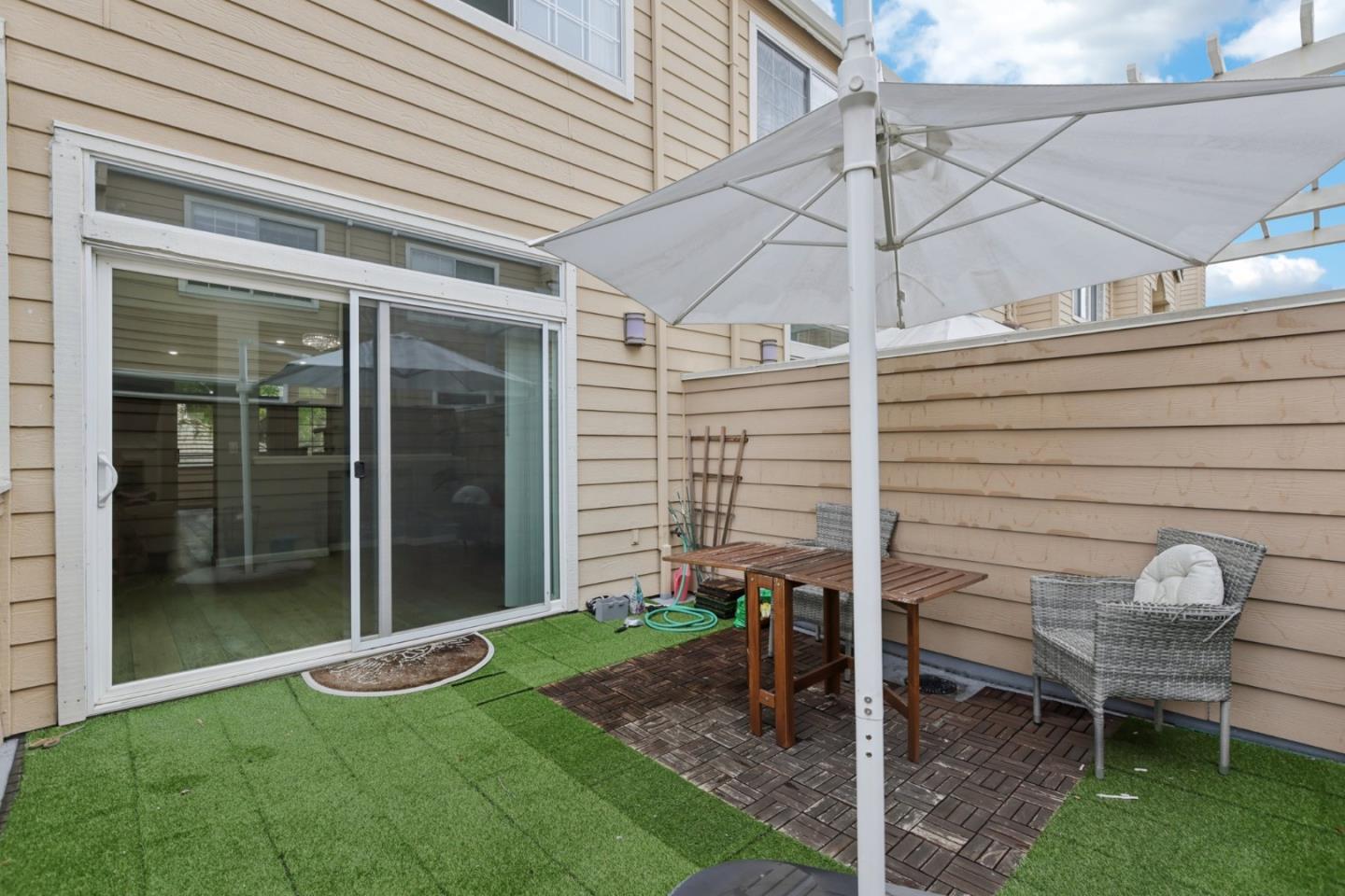 Detail Gallery Image 28 of 35 For 1172 La Rochelle Ter #B,  Sunnyvale,  CA 94089 - 3 Beds | 2/1 Baths