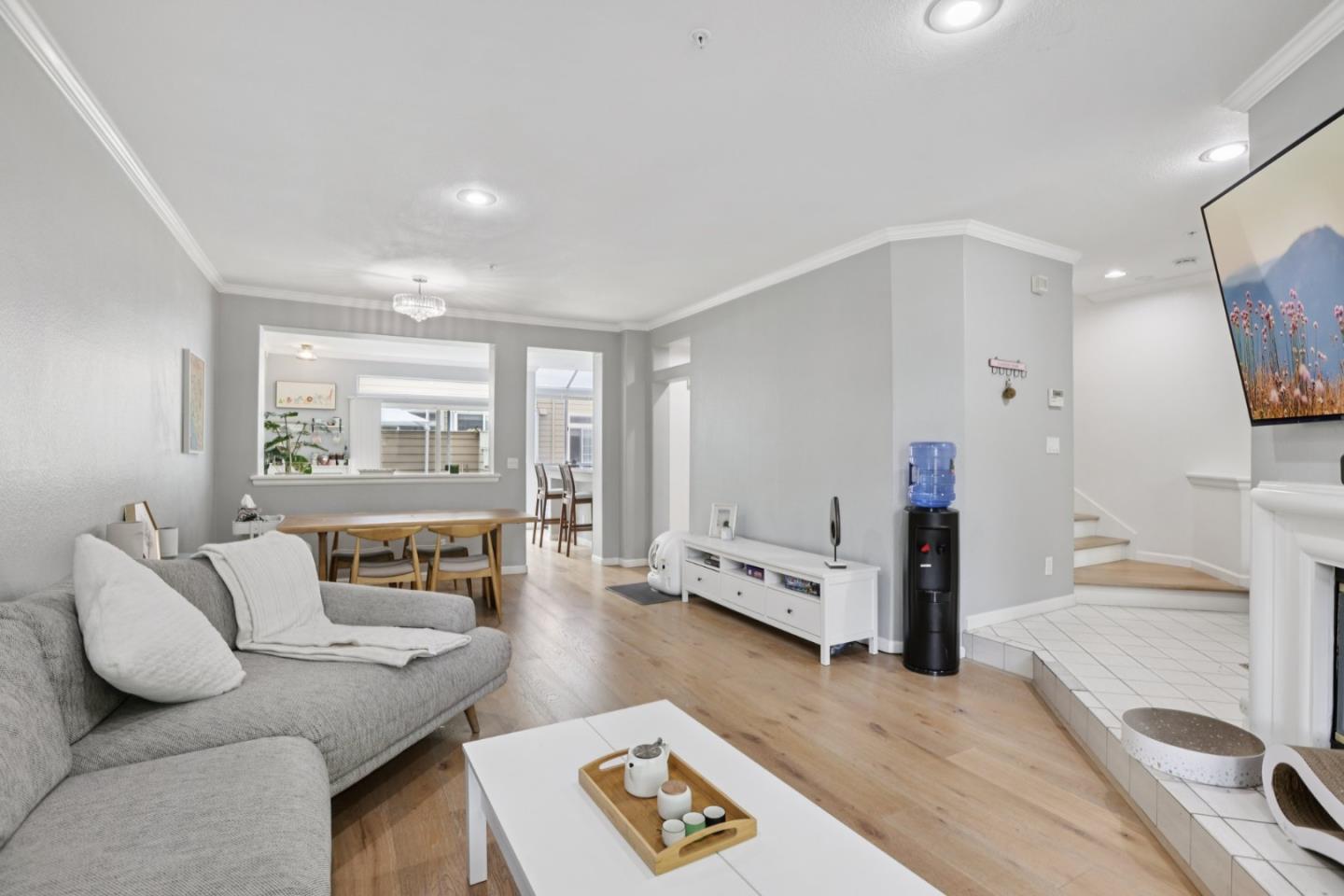 Detail Gallery Image 5 of 35 For 1172 La Rochelle Ter #B,  Sunnyvale,  CA 94089 - 3 Beds | 2/1 Baths