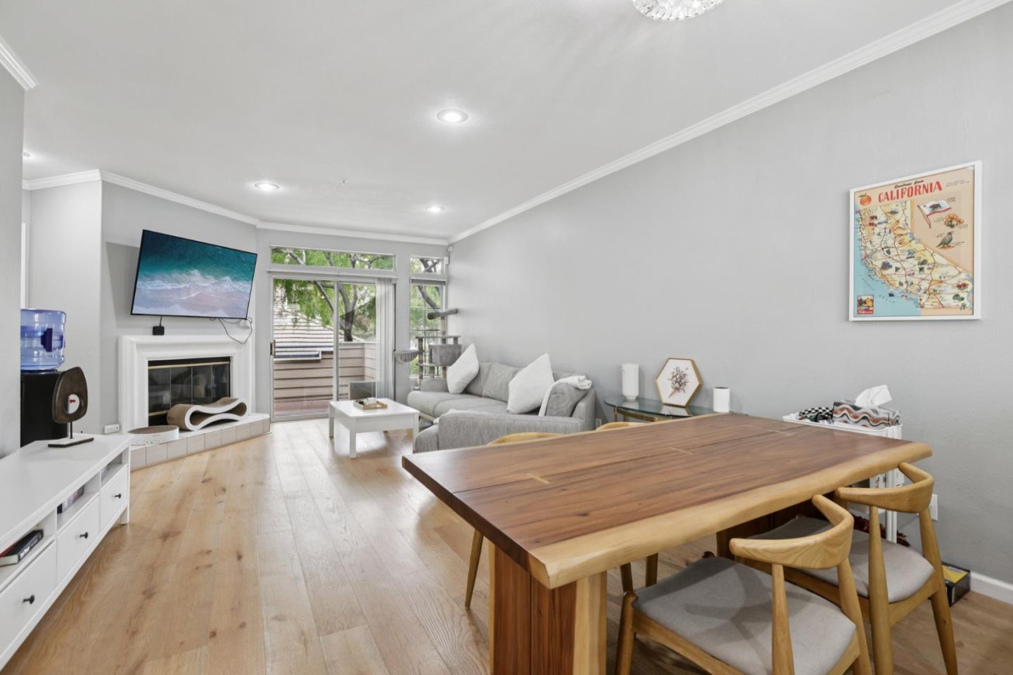 Detail Gallery Image 6 of 35 For 1172 La Rochelle Ter #B,  Sunnyvale,  CA 94089 - 3 Beds | 2/1 Baths