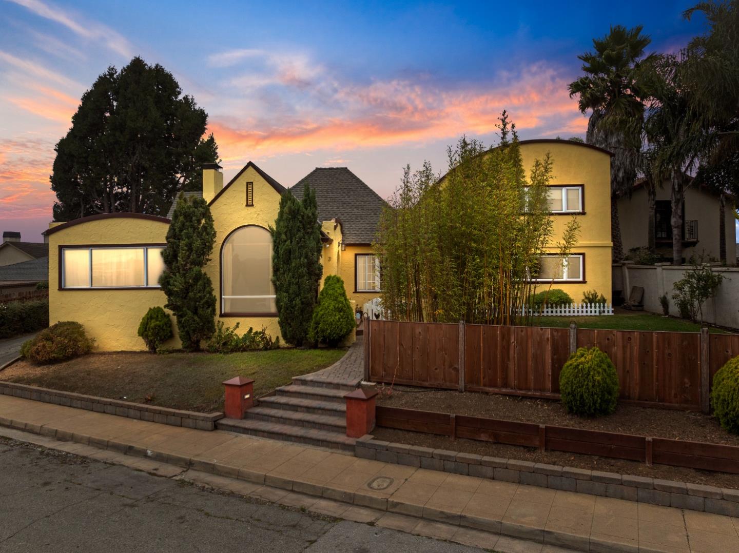 Detail Gallery Image 1 of 80 For 3 Gonzales St, Watsonville,  CA 95076 - 4 Beds | 4 Baths