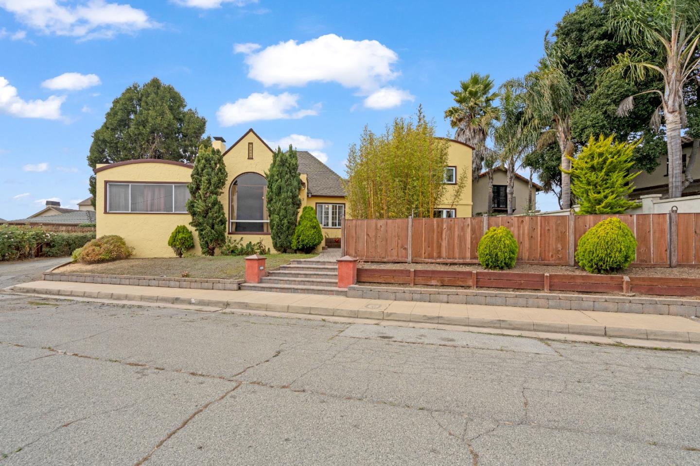 Detail Gallery Image 12 of 80 For 3 Gonzales St, Watsonville,  CA 95076 - 4 Beds | 4 Baths
