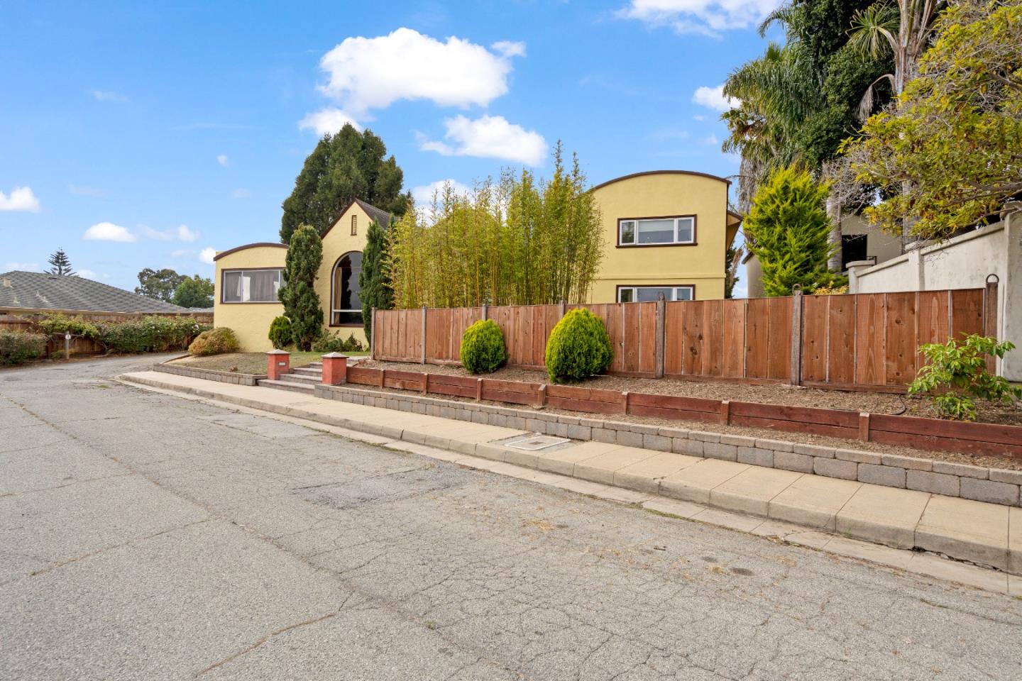 Detail Gallery Image 13 of 80 For 3 Gonzales St, Watsonville,  CA 95076 - 4 Beds | 4 Baths