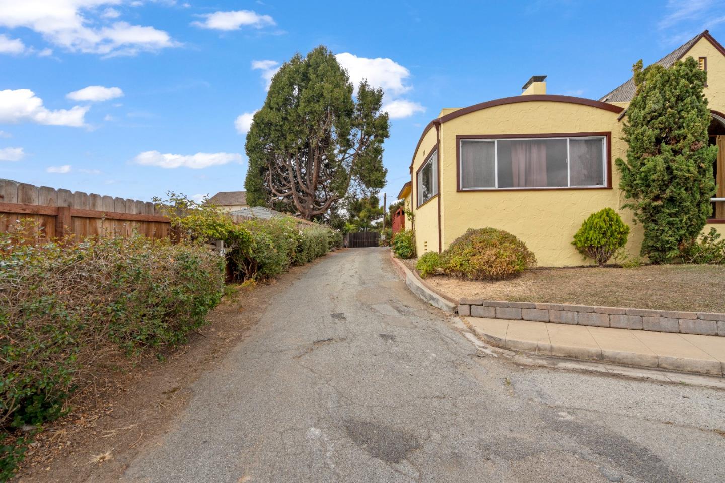 Detail Gallery Image 16 of 80 For 3 Gonzales St, Watsonville,  CA 95076 - 4 Beds | 4 Baths