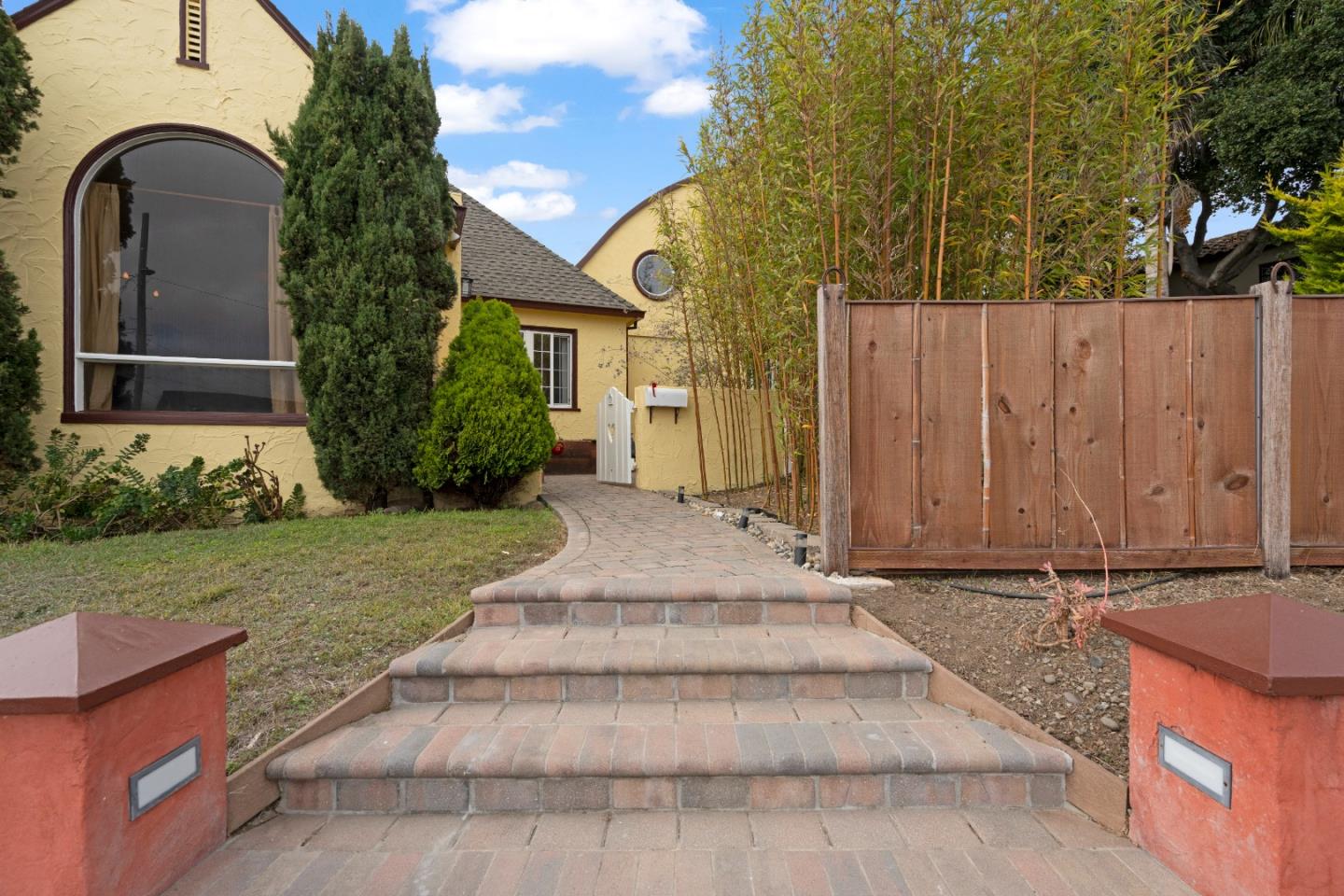 Detail Gallery Image 17 of 80 For 3 Gonzales St, Watsonville,  CA 95076 - 4 Beds | 4 Baths