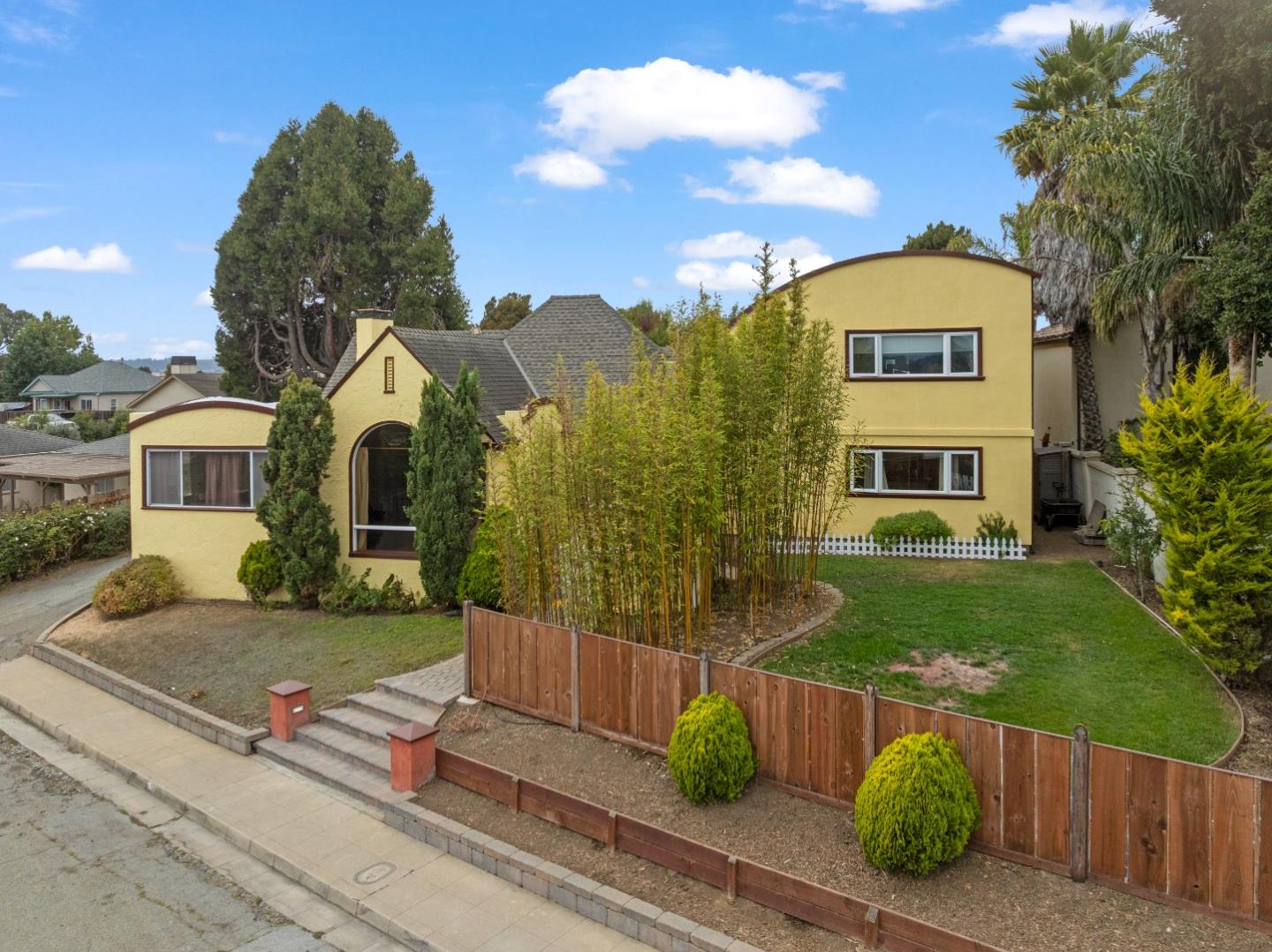 Detail Gallery Image 3 of 80 For 3 Gonzales St, Watsonville,  CA 95076 - 4 Beds | 4 Baths