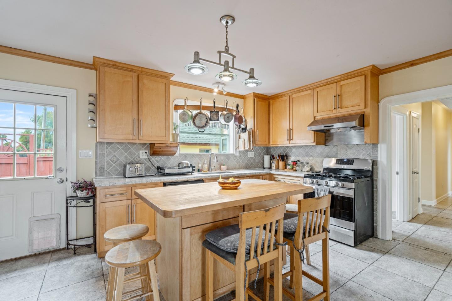Detail Gallery Image 37 of 80 For 3 Gonzales St, Watsonville,  CA 95076 - 4 Beds | 4 Baths