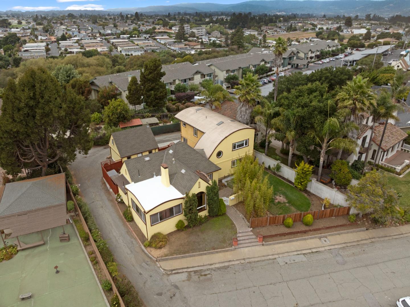 Detail Gallery Image 5 of 80 For 3 Gonzales St, Watsonville,  CA 95076 - 4 Beds | 4 Baths
