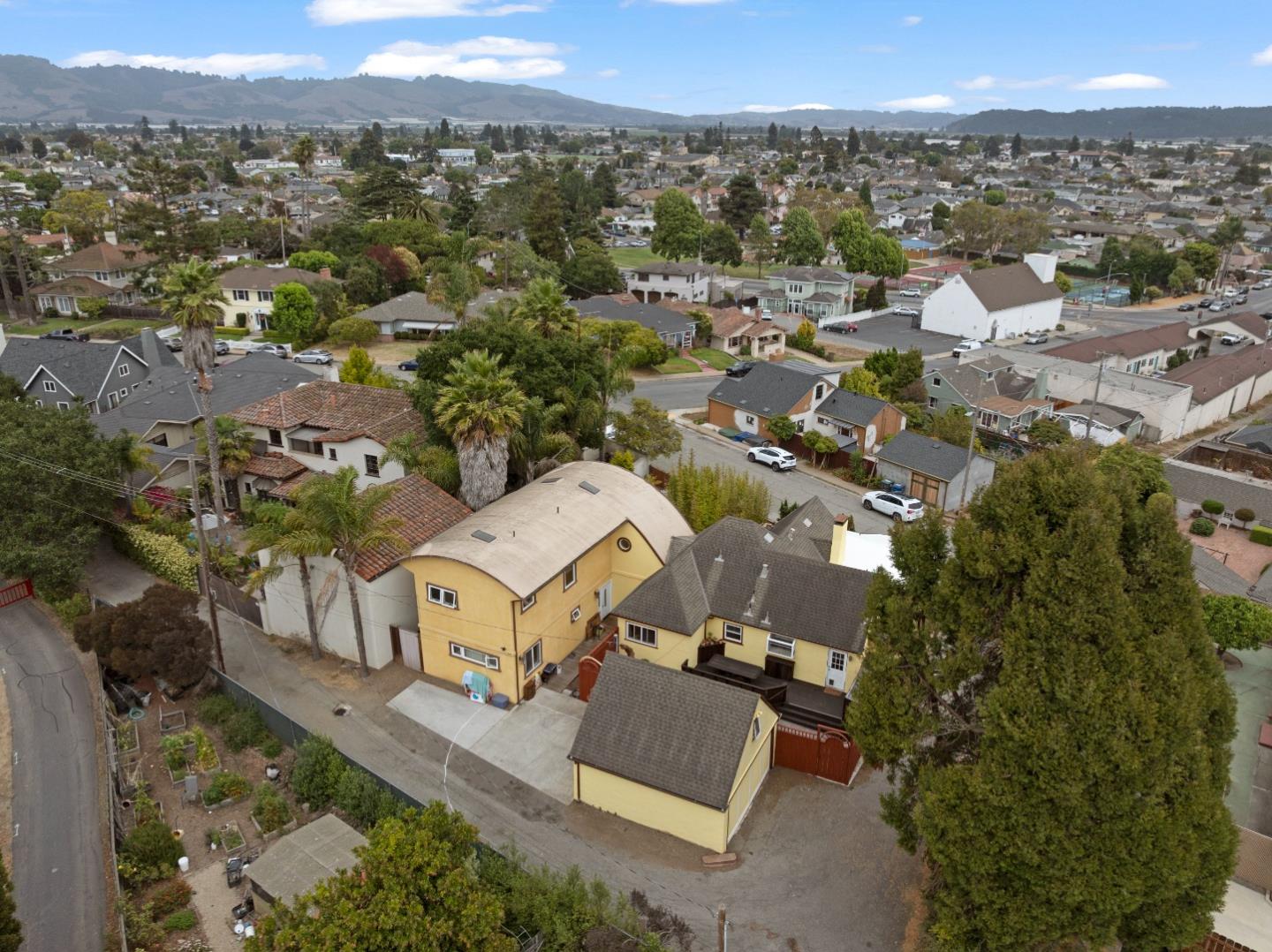Detail Gallery Image 8 of 80 For 3 Gonzales St, Watsonville,  CA 95076 - 4 Beds | 4 Baths